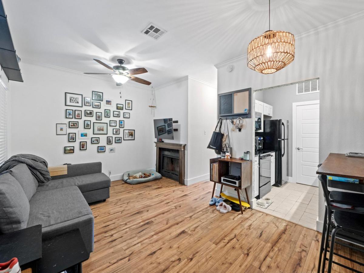 MLS #1947916 image #0