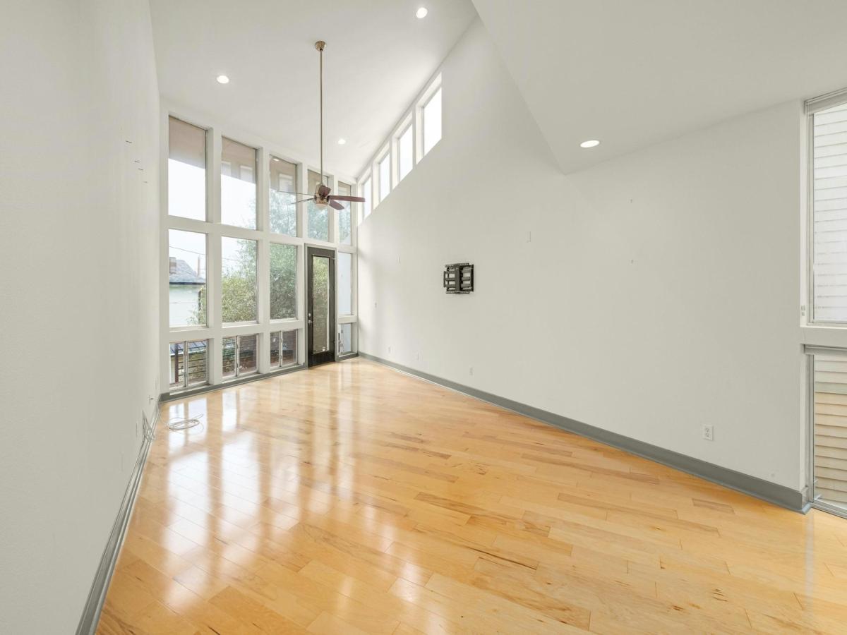 MLS #2059874 image #0