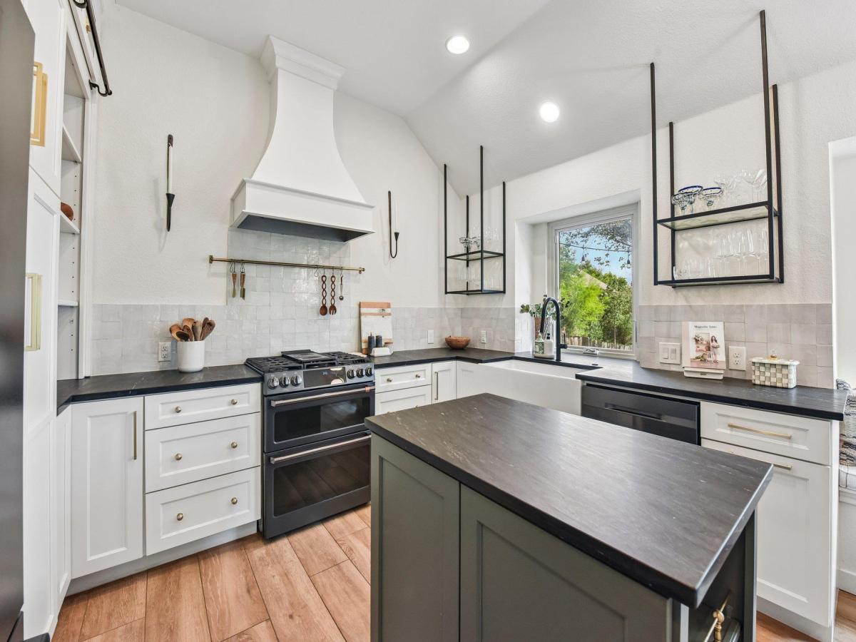 MLS #2114449 image #0