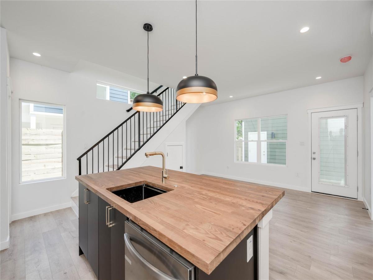 MLS #2152832 image #0