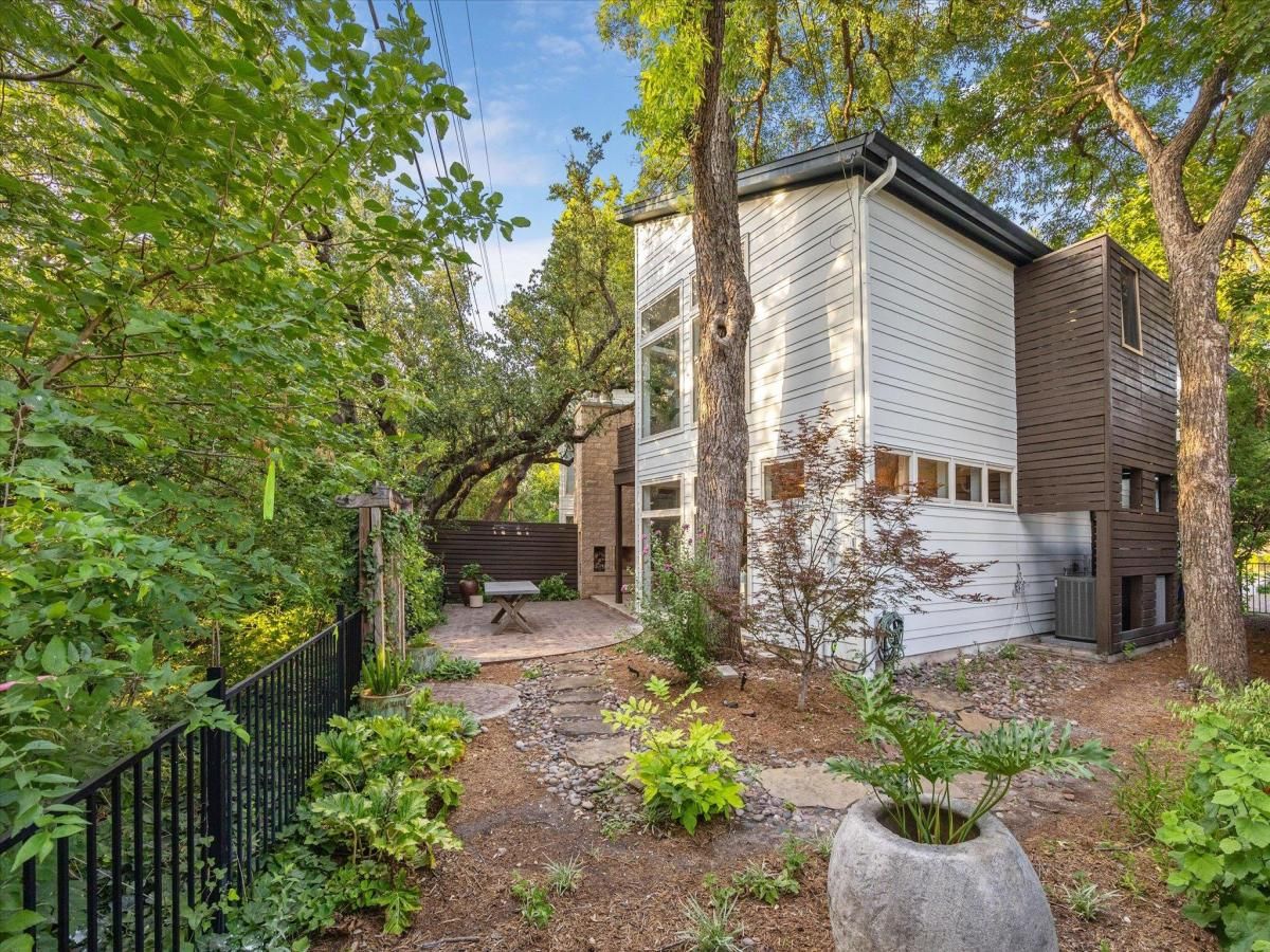 MLS #2374117 image #0