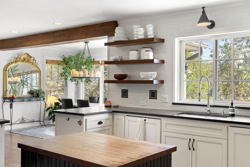 MLS #2407129 image #0