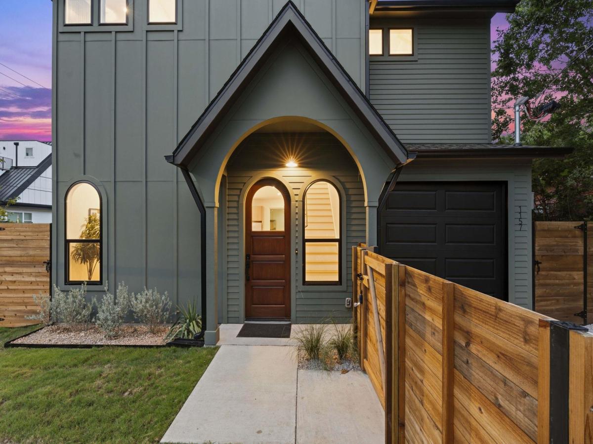 MLS #2466726 image #0