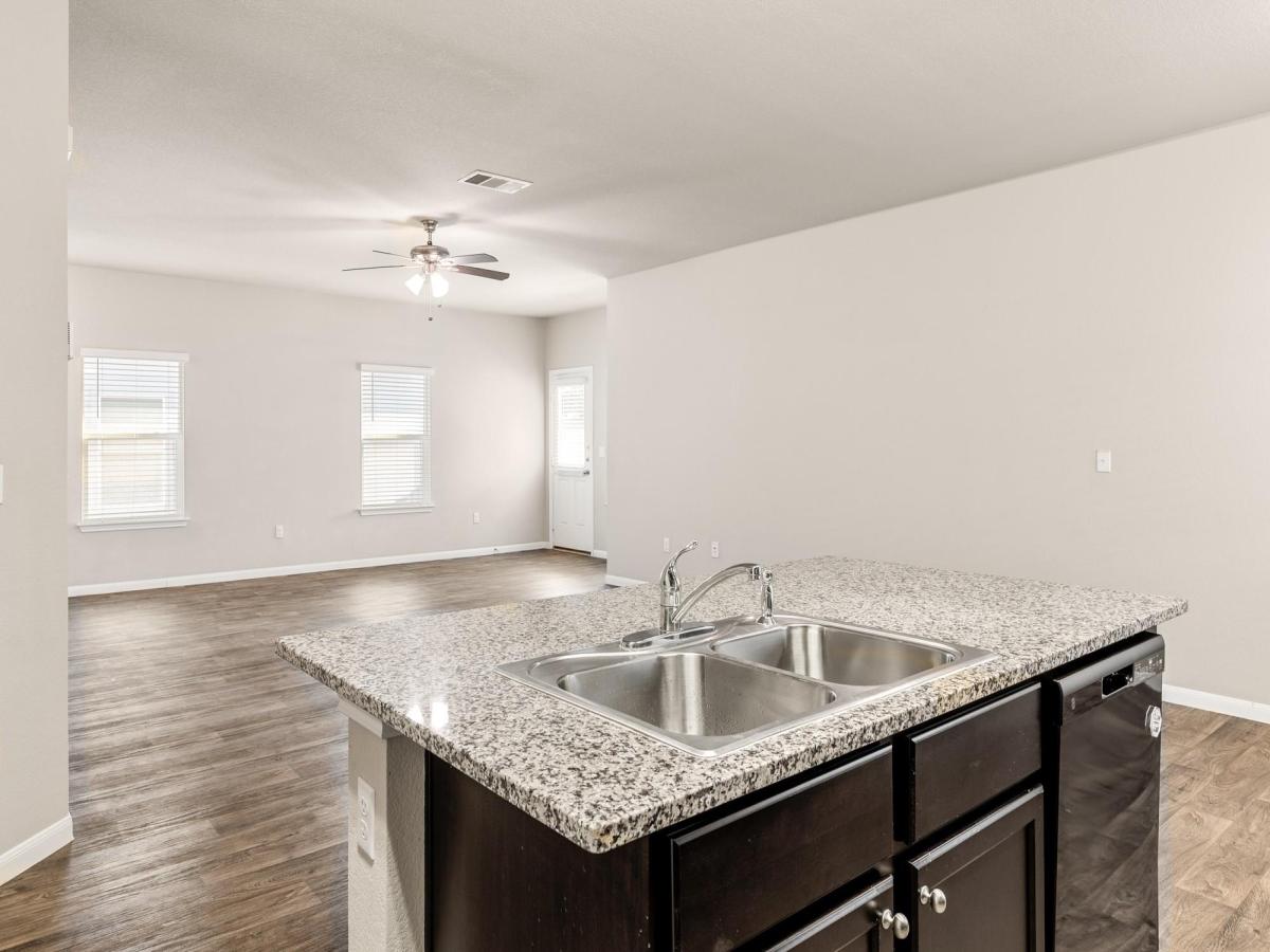 MLS #2469586 image #0