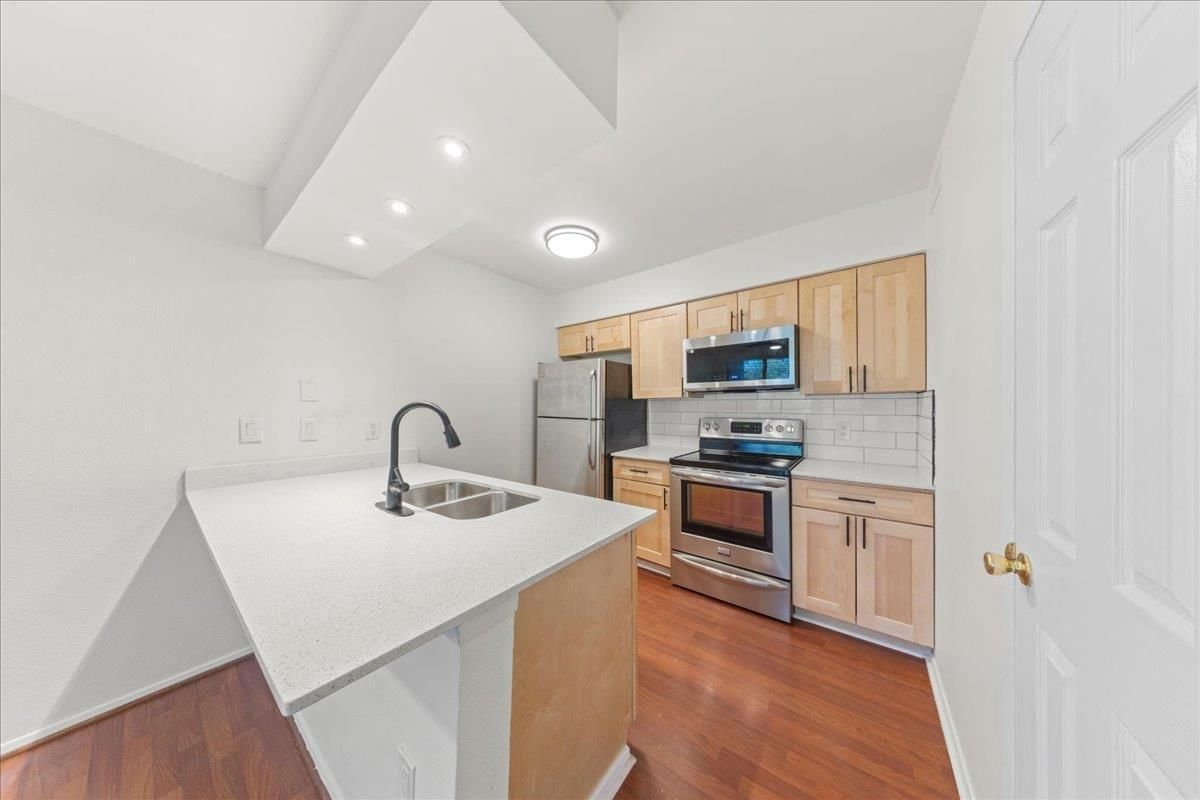 MLS #3302728 image #0