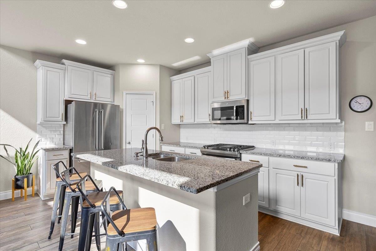 MLS #3829078 image #0