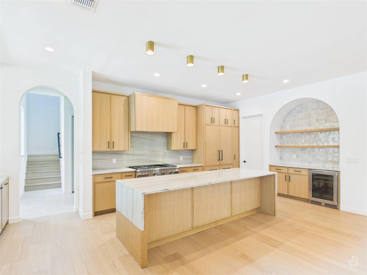 MLS #3889062 image #0