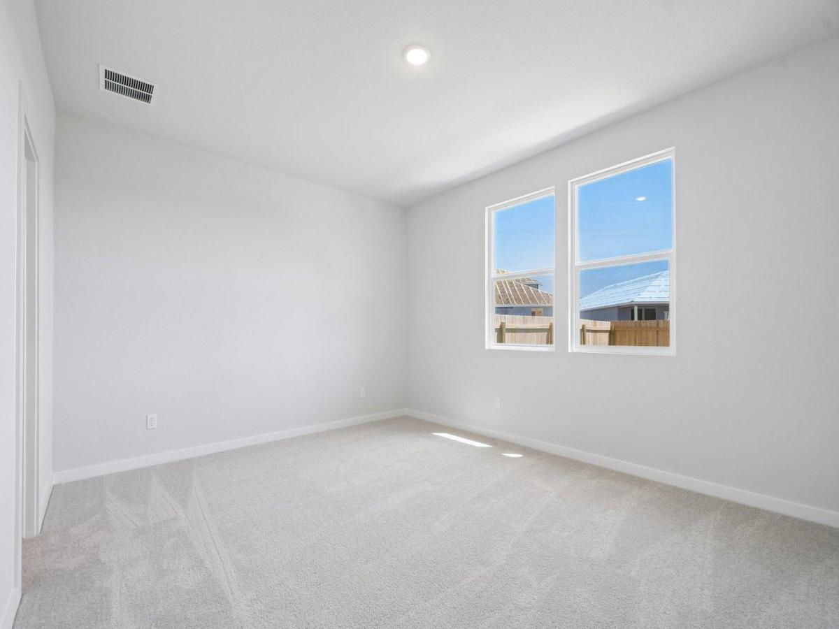 MLS #6889030 image #0