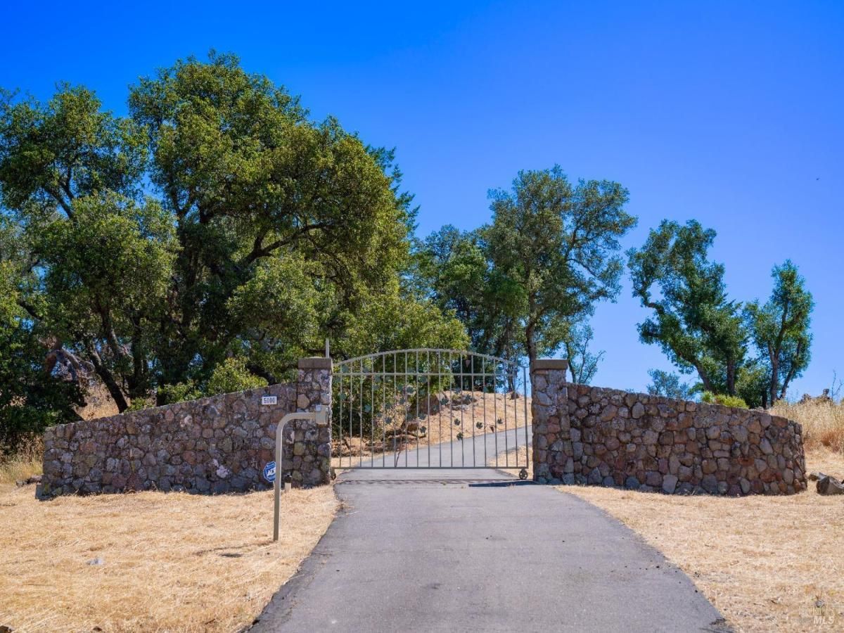 MLS #324047330 image #0