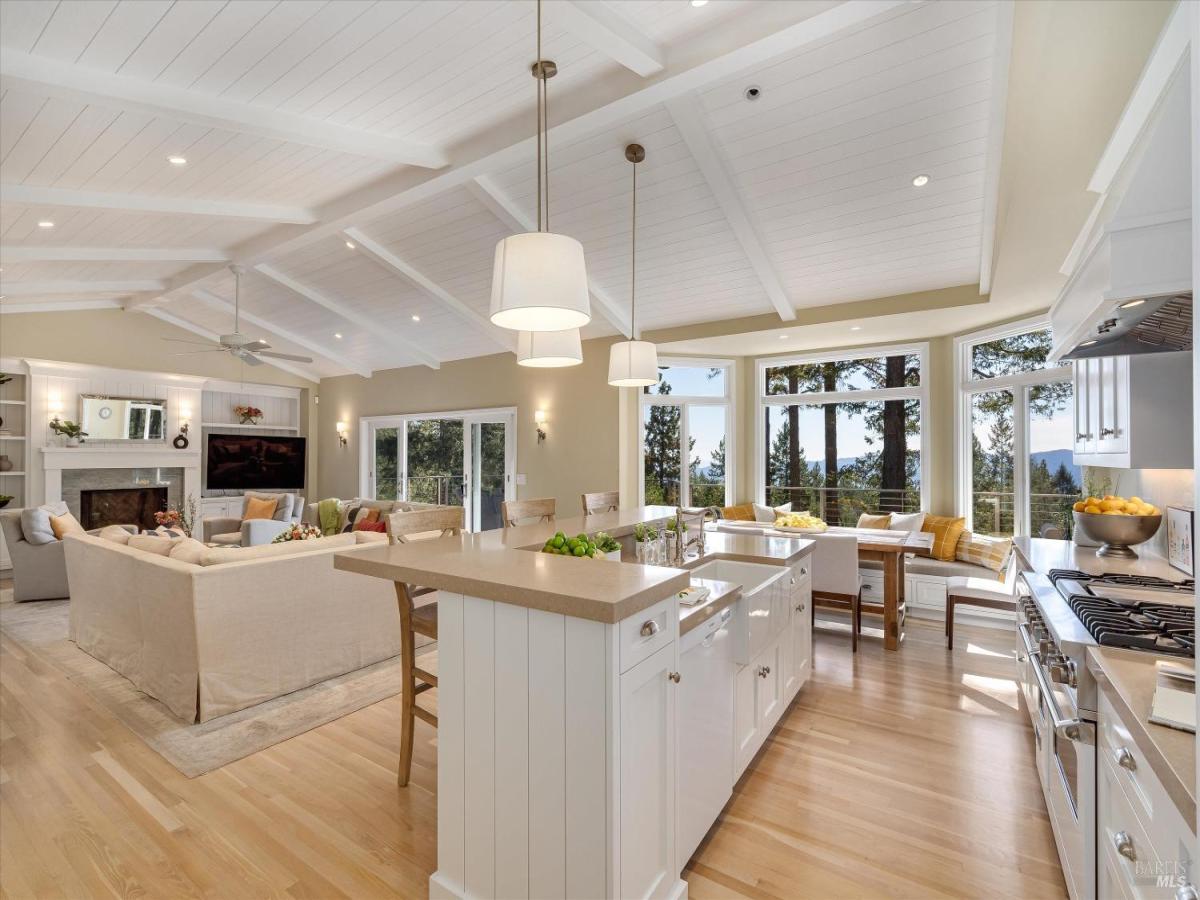 MLS #325000677 image #0