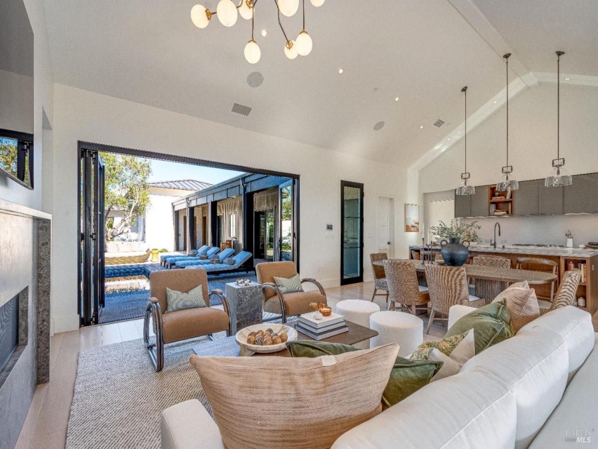 MLS #325008363 image #0