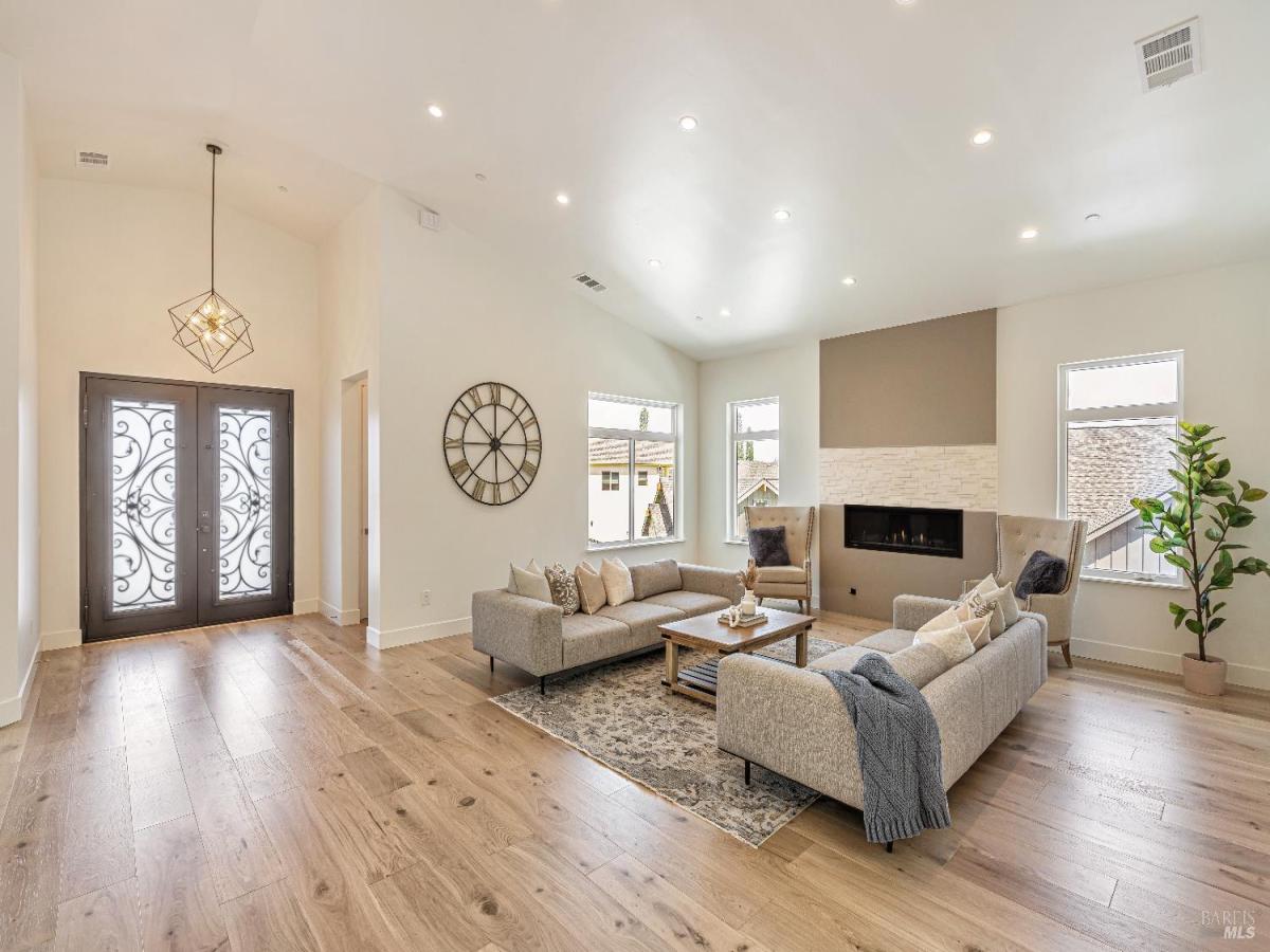 MLS #325039190 image #0