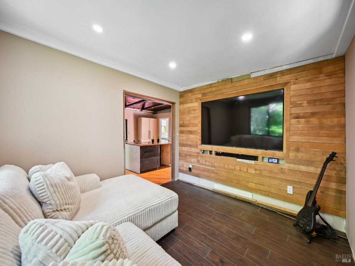 MLS #325040999 image #0