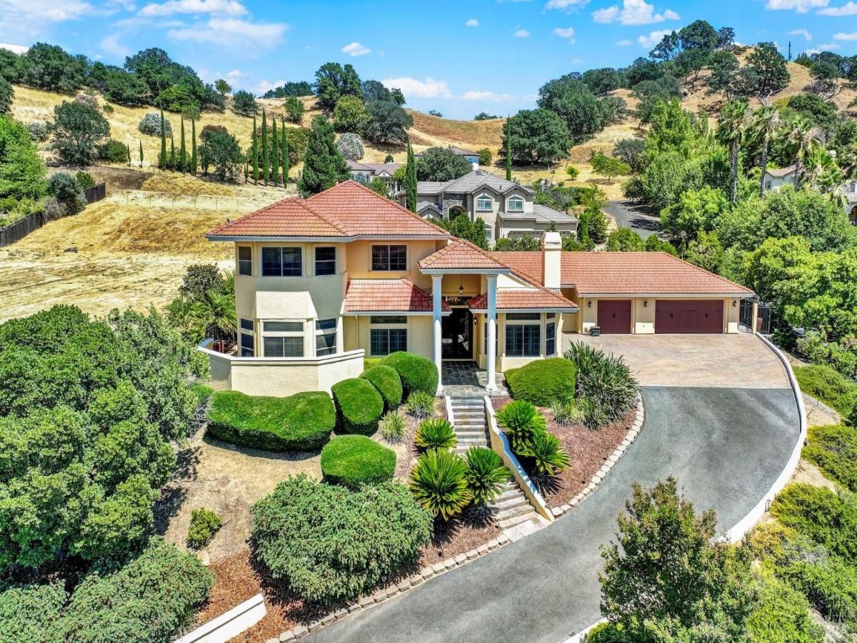 MLS #325052571 image #0