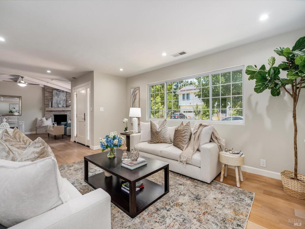 MLS #325060205 image #0