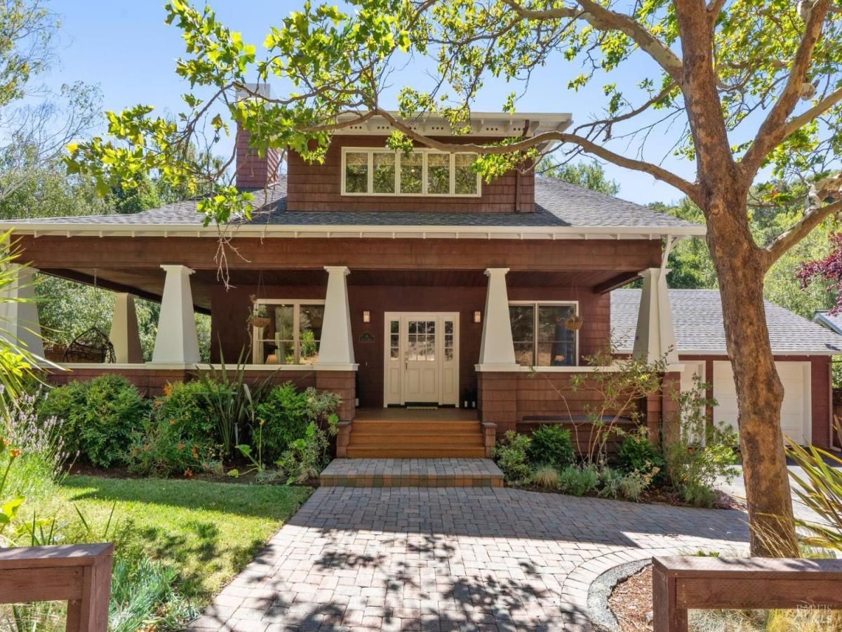 MLS #325069001 image #0