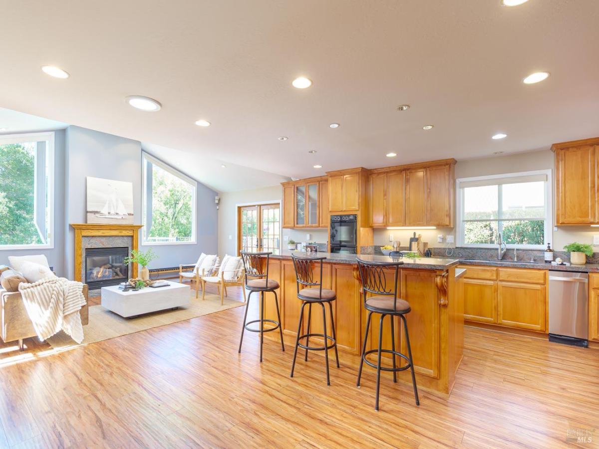 MLS #325070313 image #0