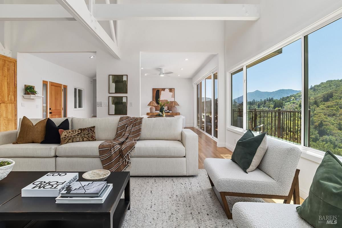 MLS #325073106 image #0