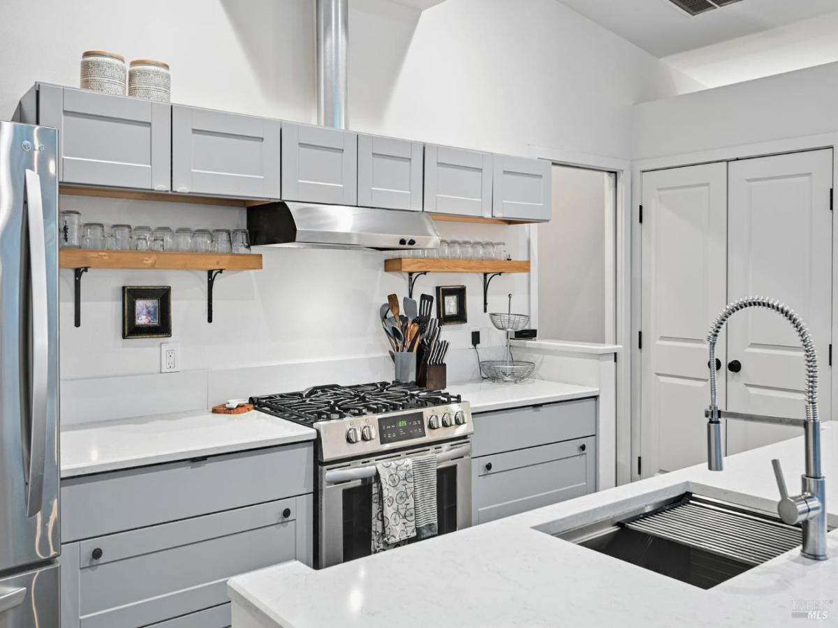 MLS #325074262 image #0