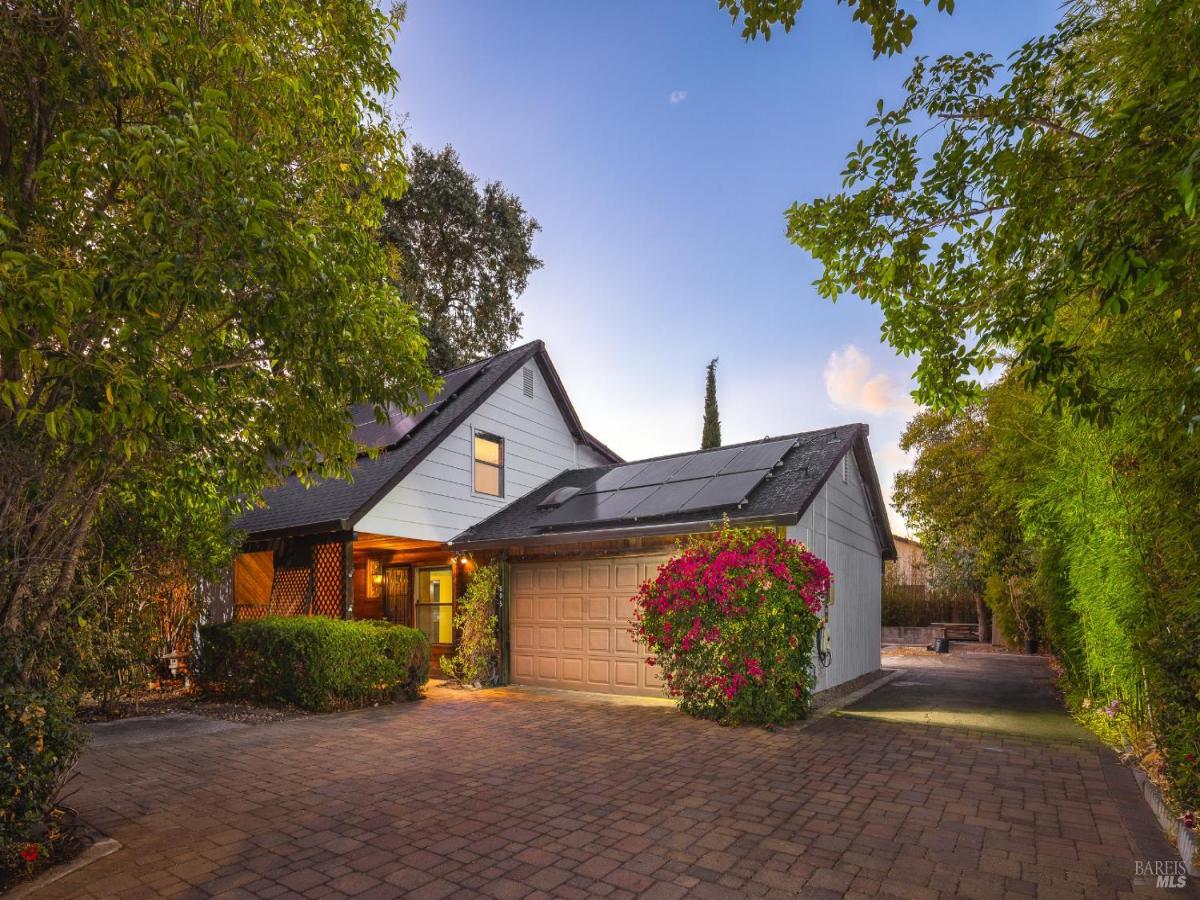 MLS #325076322 image #0