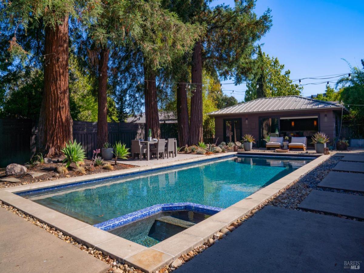 MLS #325076392 image #0