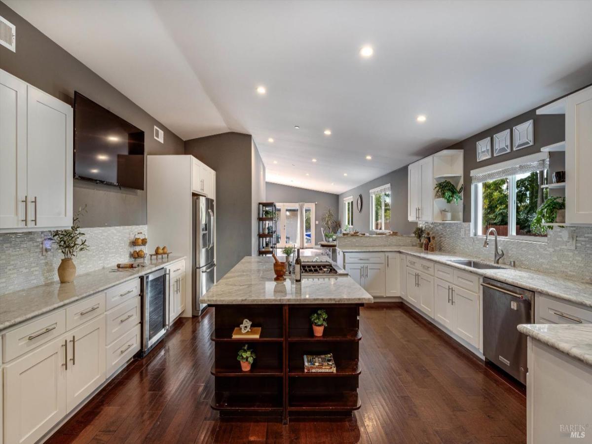 MLS #325078933 image #0