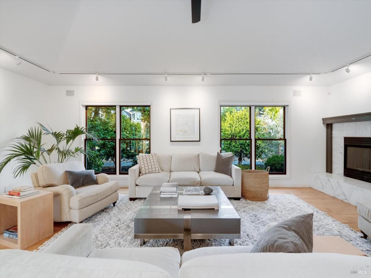 MLS #325082472 image #0