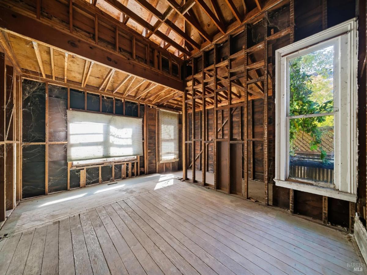 MLS #325085399 image #0