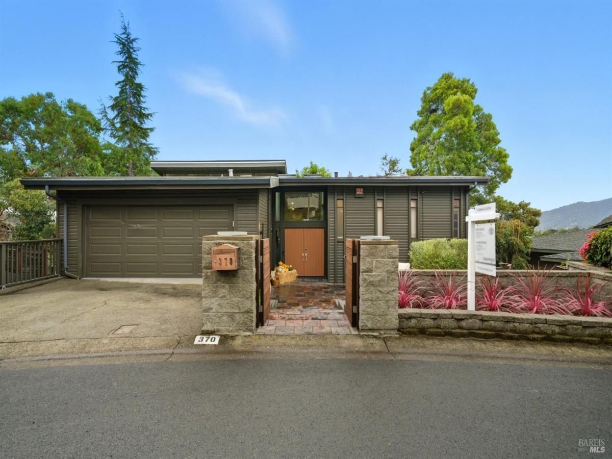 MLS #325086824 image #0