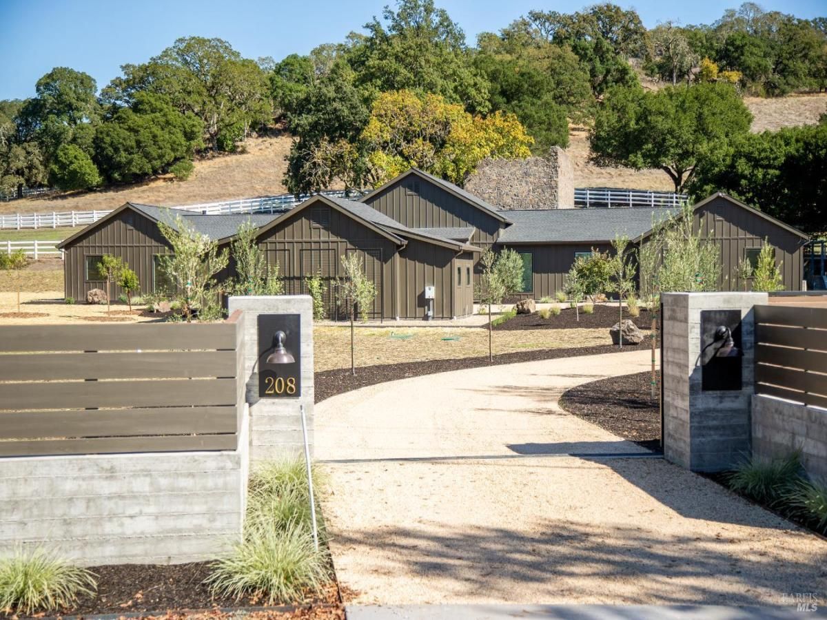 MLS #325088952 image #0