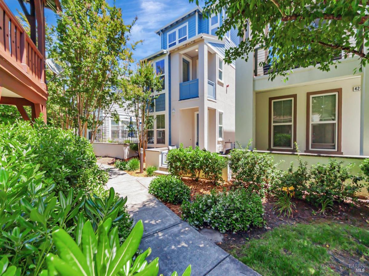 MLS #325089804 image #0