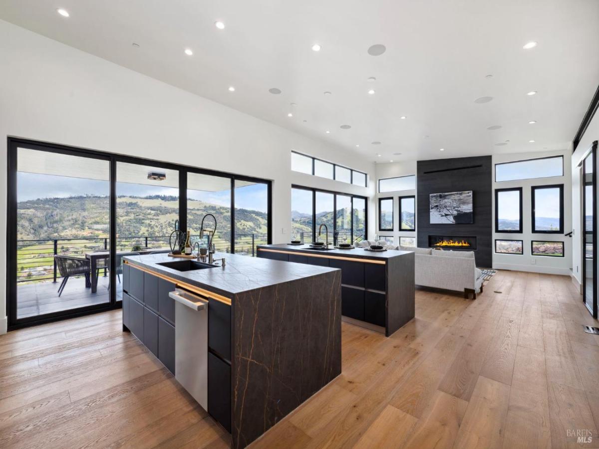 MLS #325090310 image #0