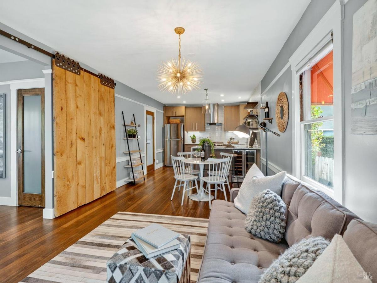 MLS #325090406 image #0