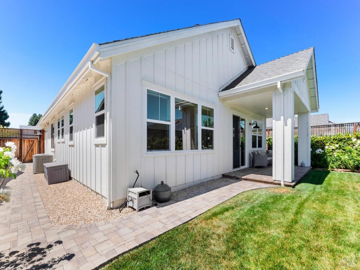 MLS #325091306 image #0