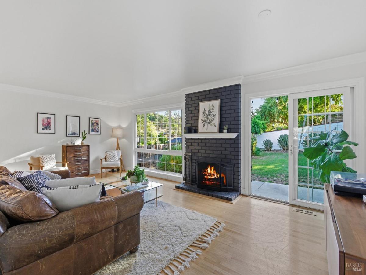 MLS #325092406 image #0