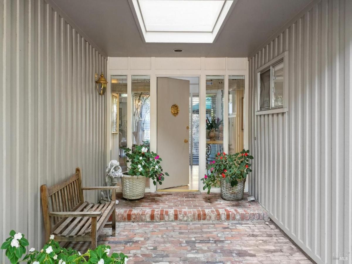 MLS #325095620 image #0