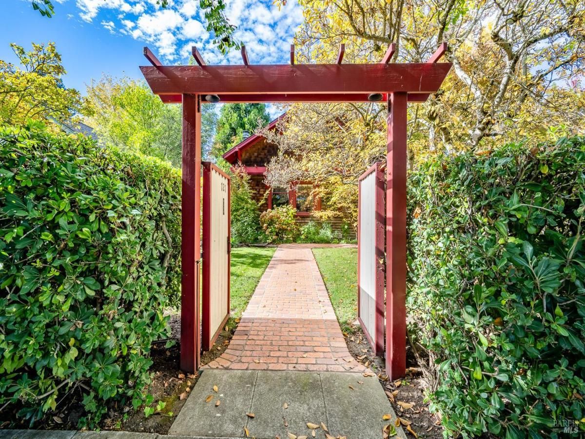 MLS #325097070 image #0