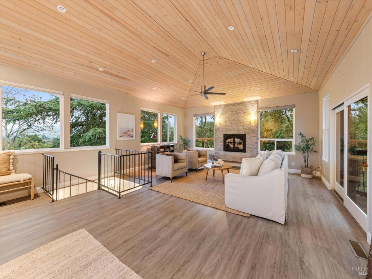 MLS #325098658 image #0