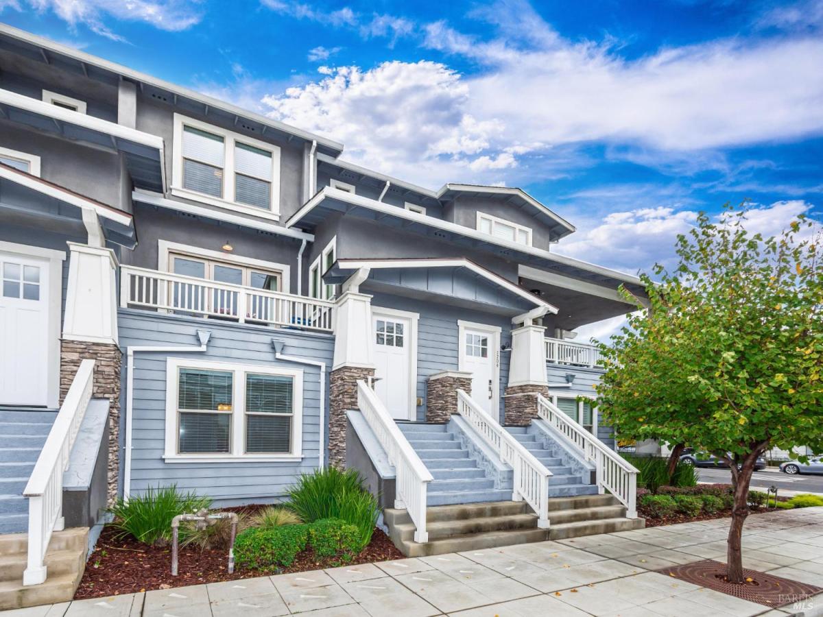 MLS #325099616 image #0