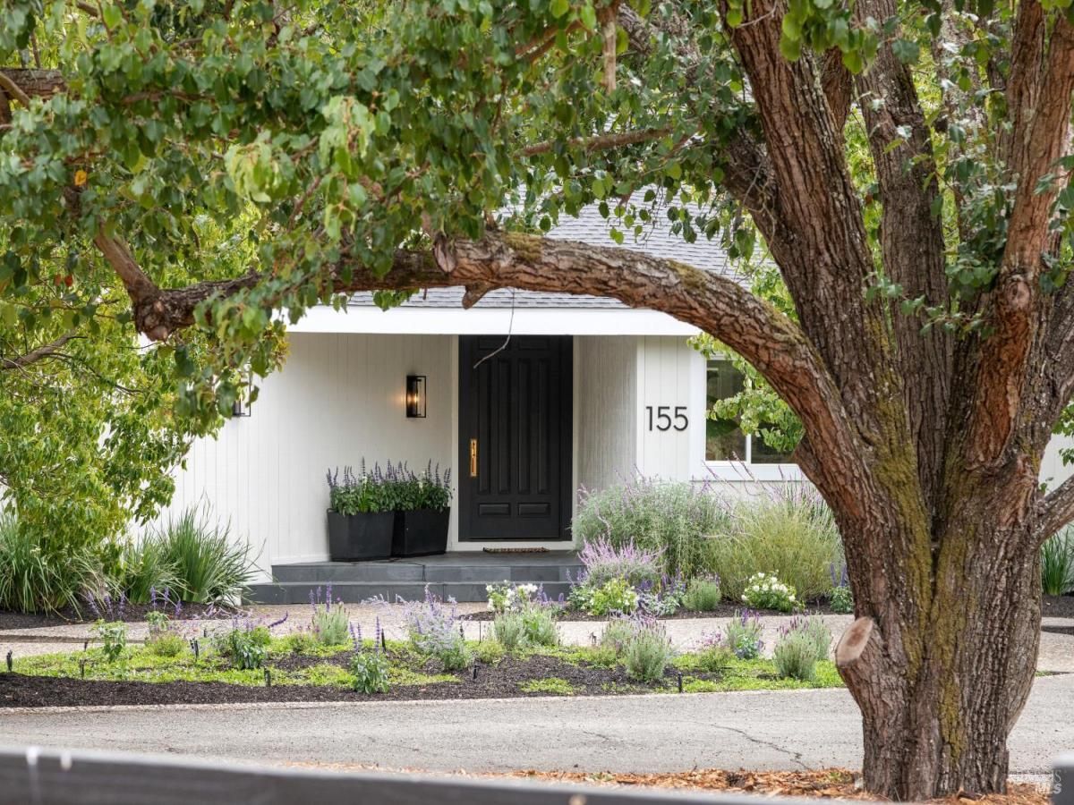 MLS #325102306 image #0