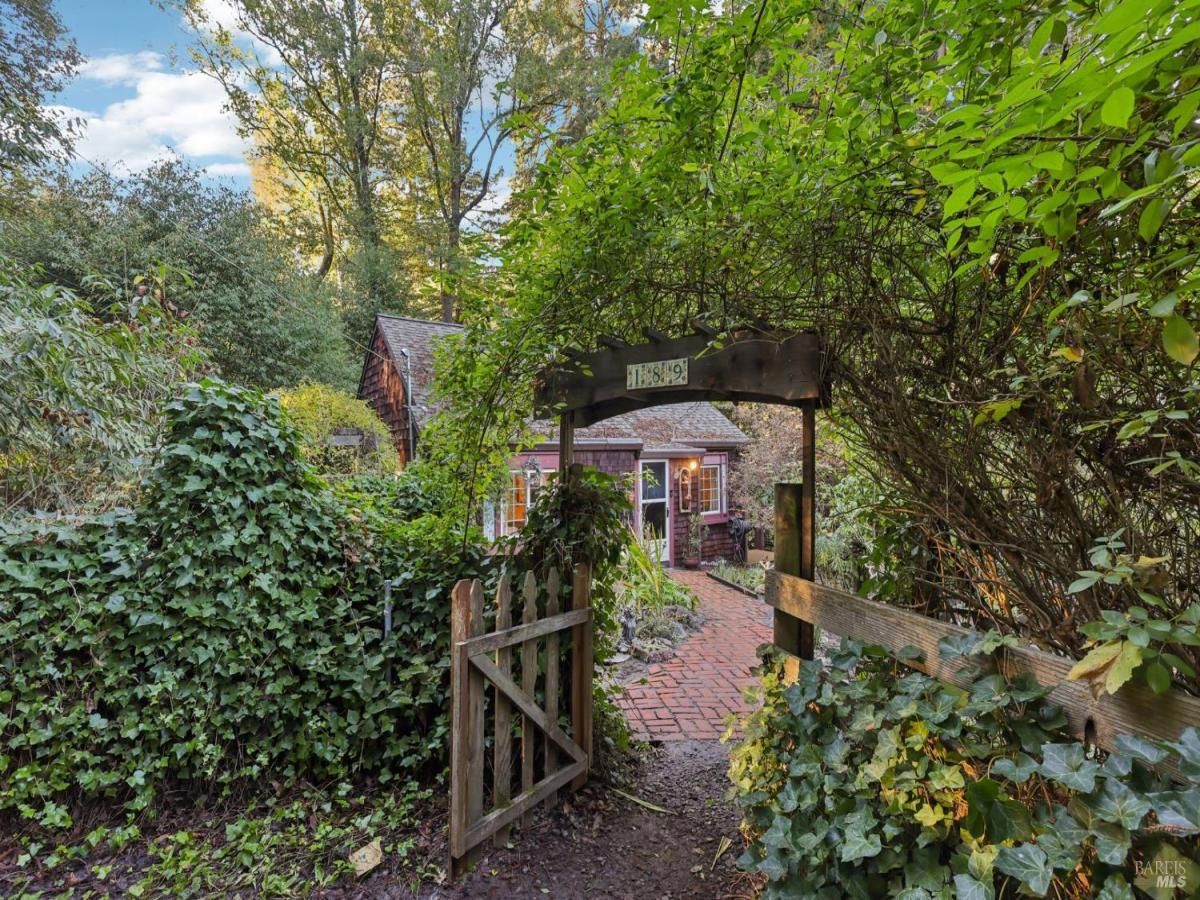 MLS #325102989 image #0