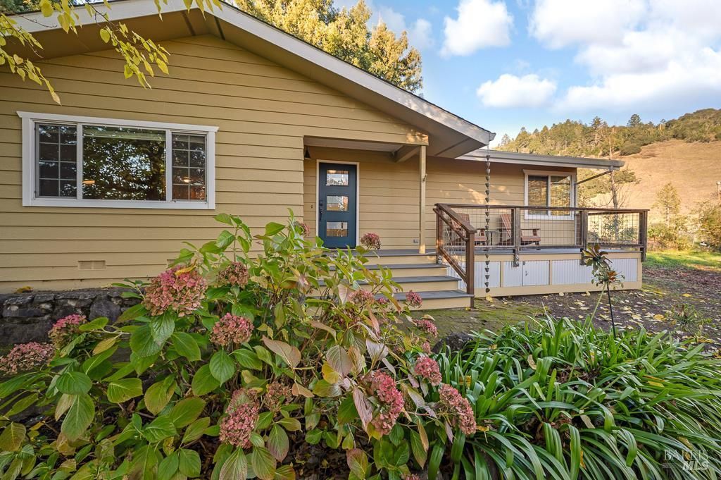 MLS #325103307 image #0