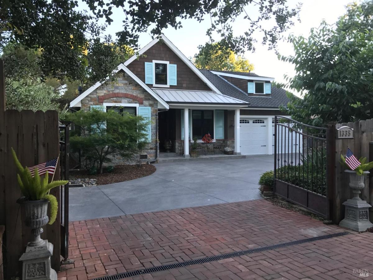 MLS #325103449 image #0