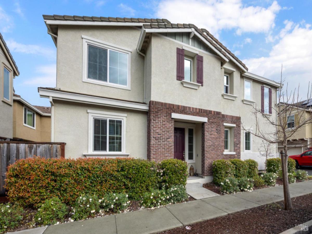 MLS #326008128 image #0