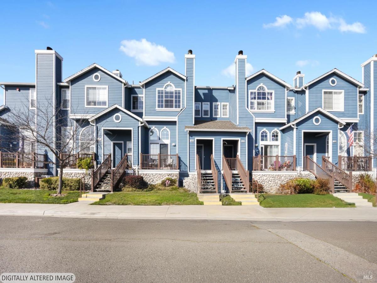 MLS #326008348 image #0