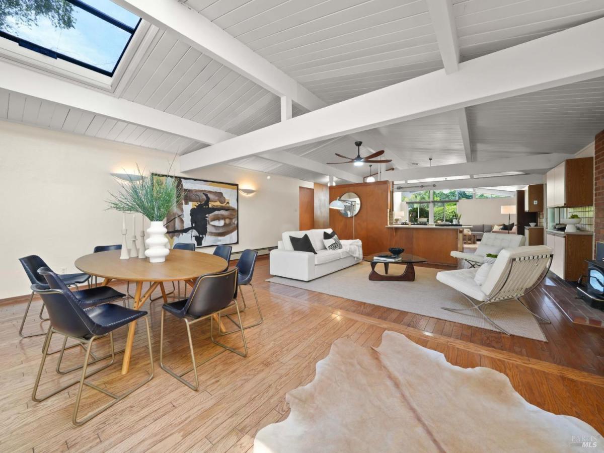 MLS #326008552 image #0