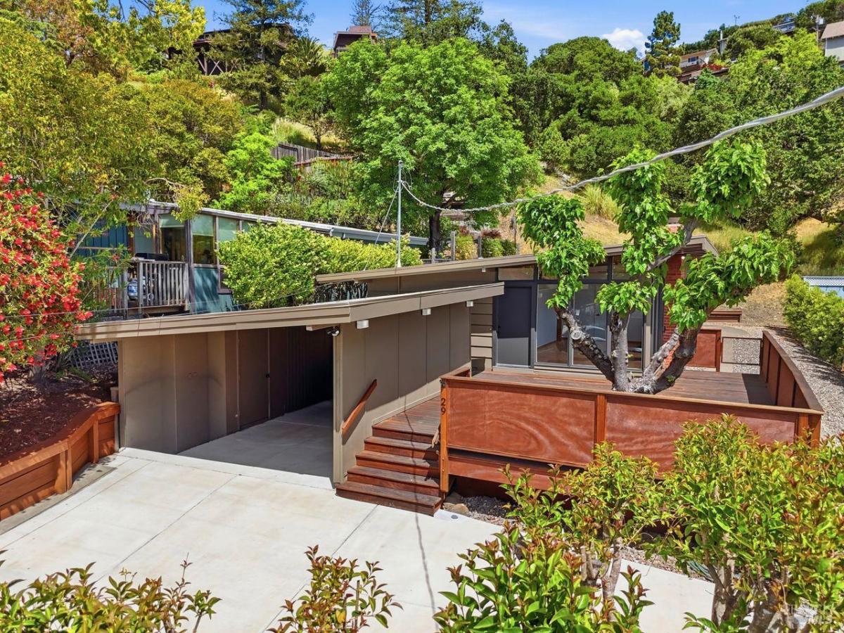 MLS #326008814 image #0