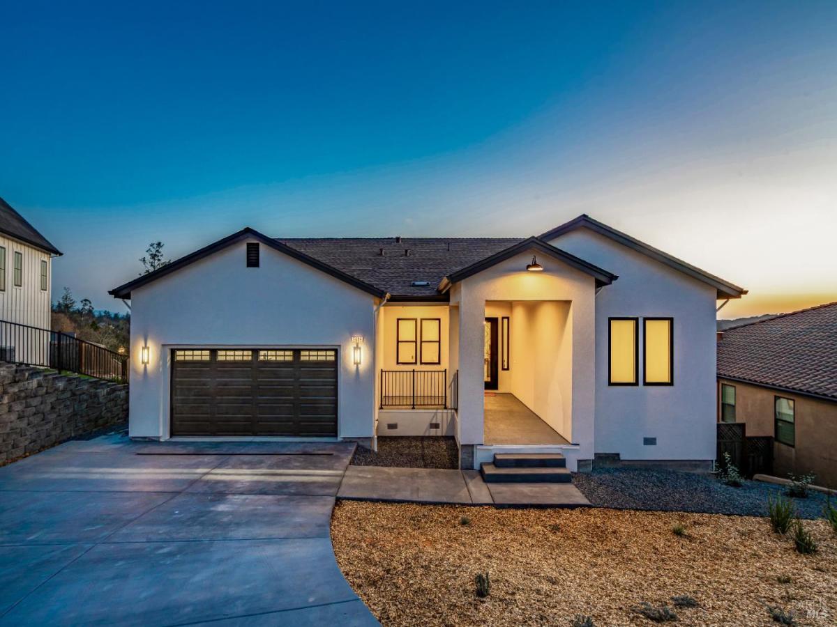 MLS #326010192 image #0