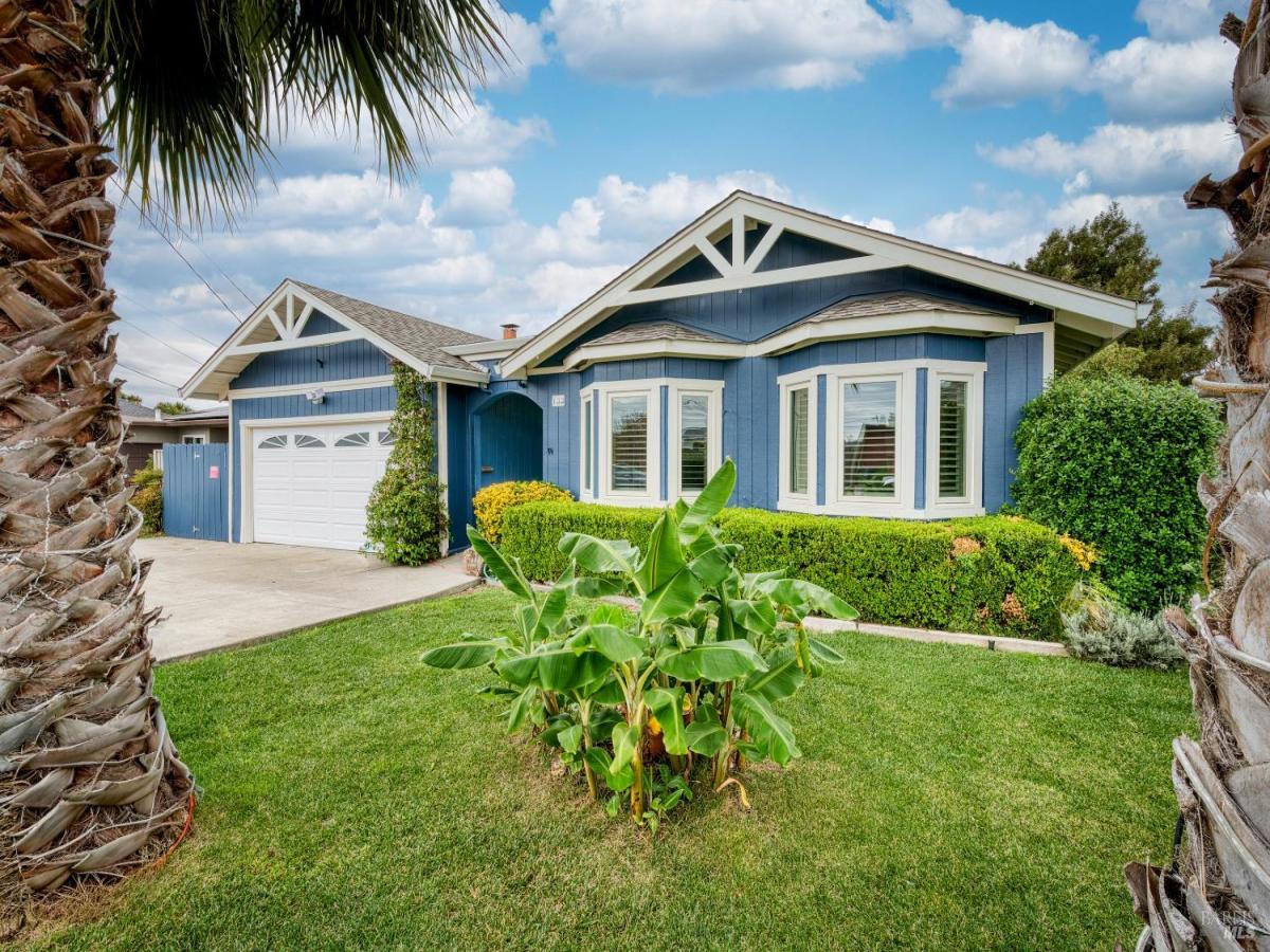 MLS #326010199 image #0