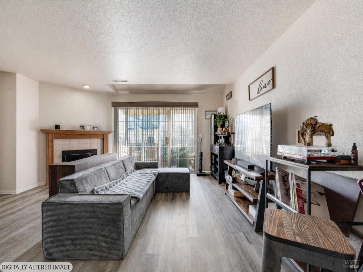 MLS #326010365 image #0